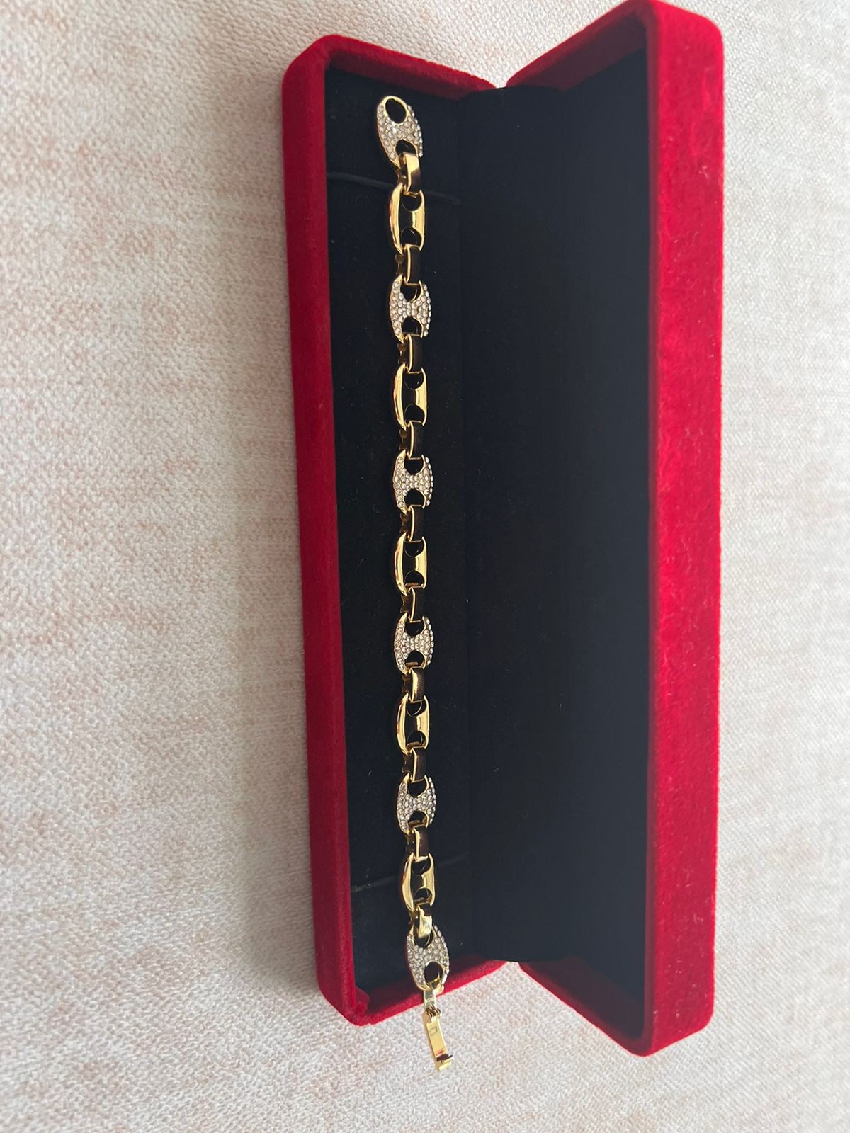 Pulsera Gucci Circones en Oro 18k Laminado