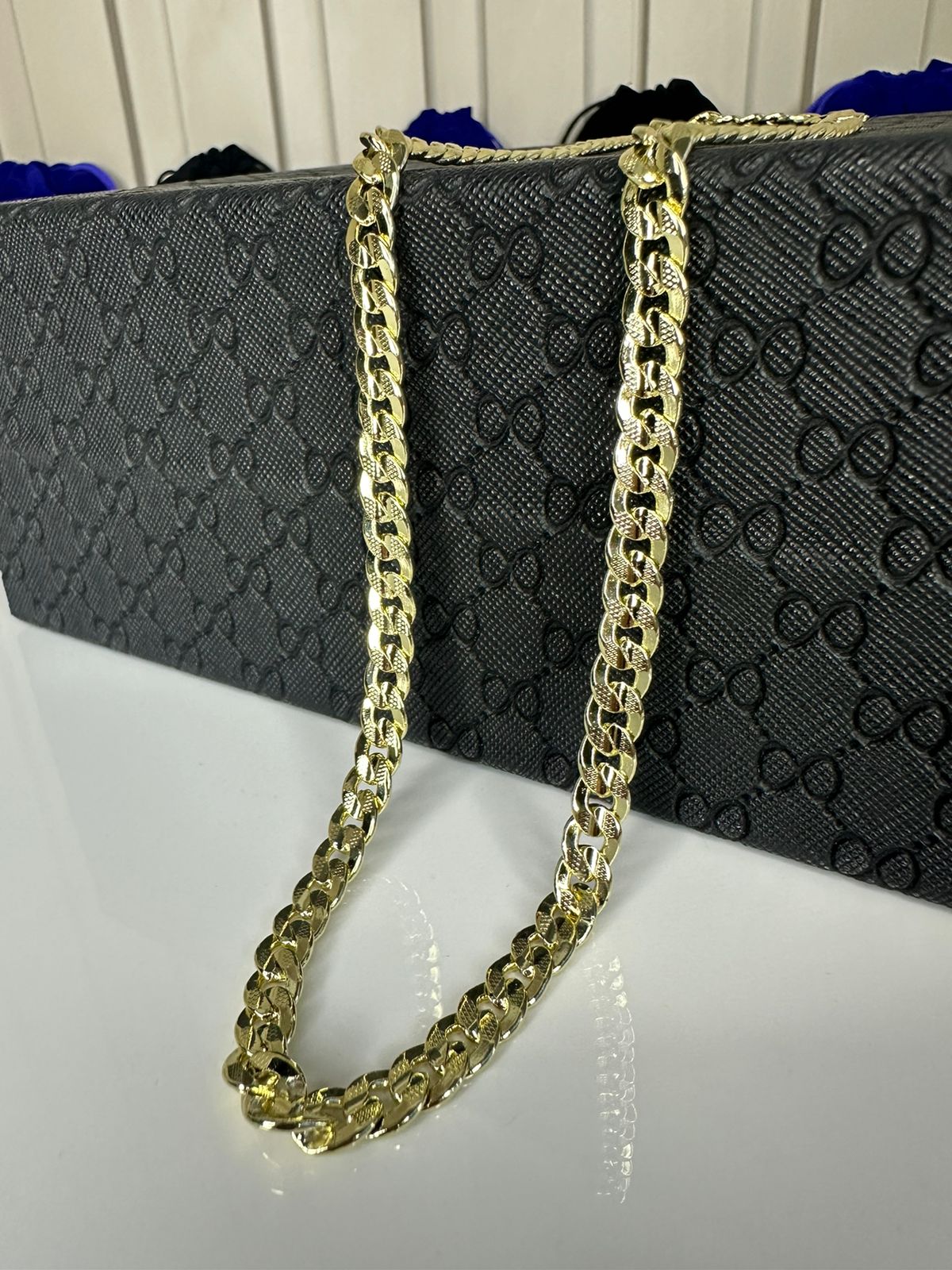 Cadena Cubana Gruesa Brillante en Oro Laminado 18k