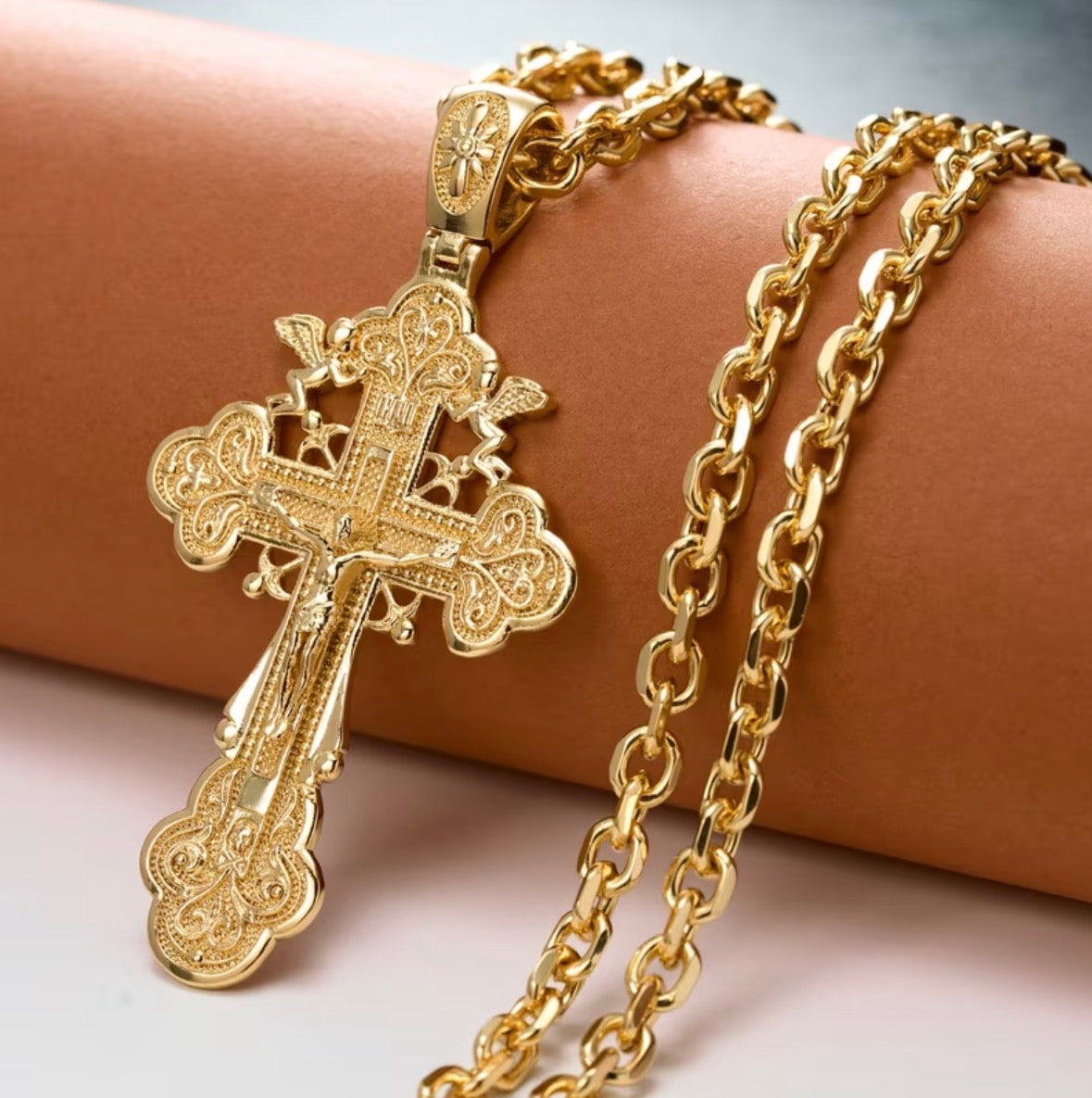 Cadena con Dije Crucifijo en Oro Laminado 18k