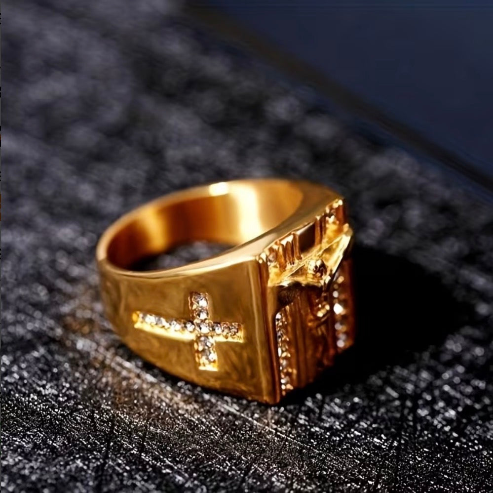 Anillo Jesús Crucificado en Oro 18K Laminado