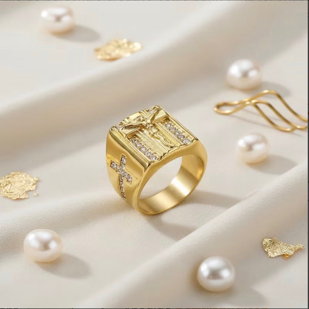 Anillo Jesús Crucificado en Oro 18K Laminado