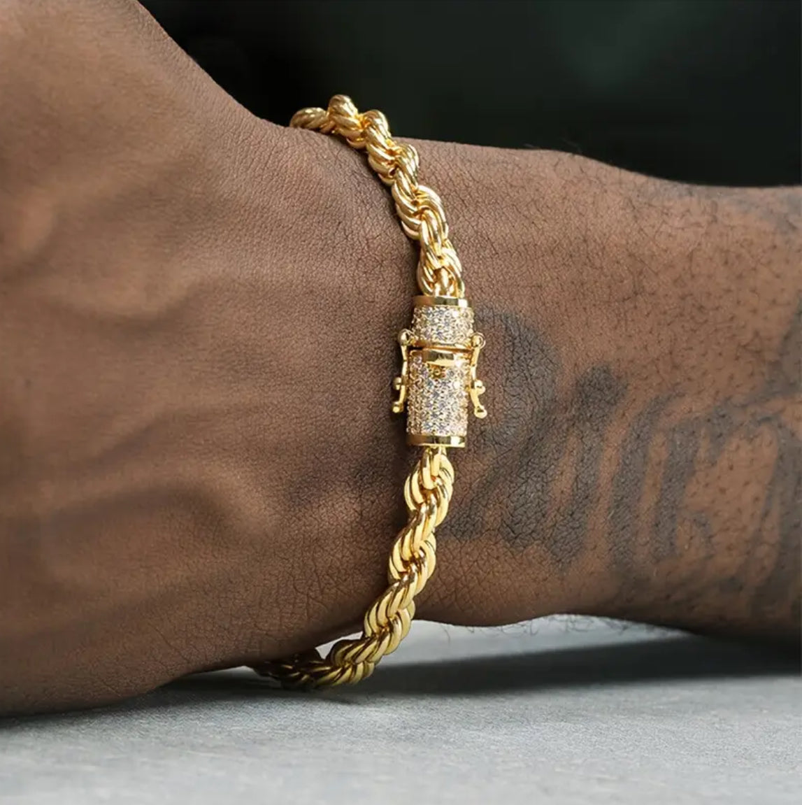 Pulsera Lazo Broche de Lujo en Oro 18k Laminado