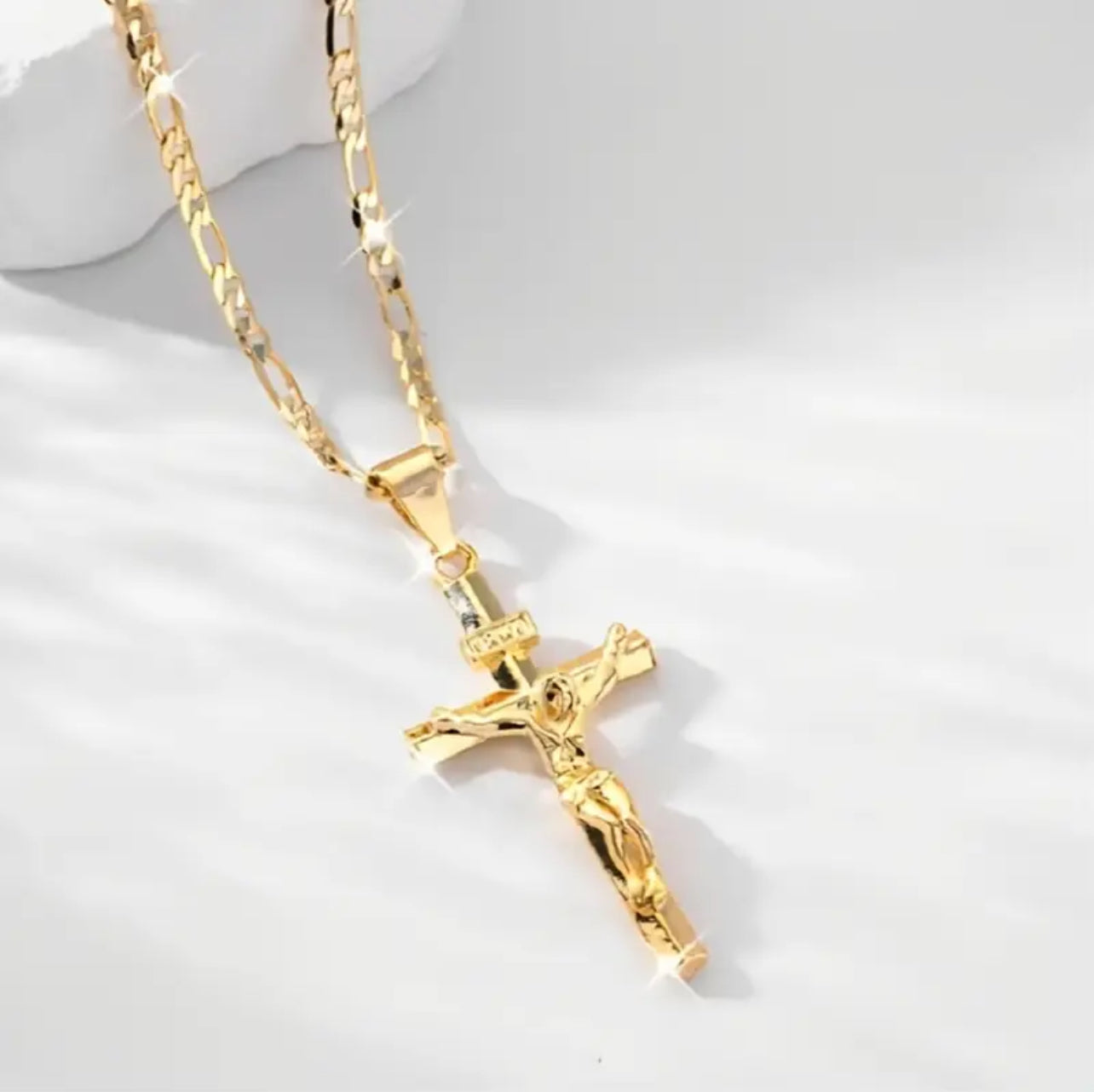 Cadena con Dije Cruz en Oro Laminado 18k