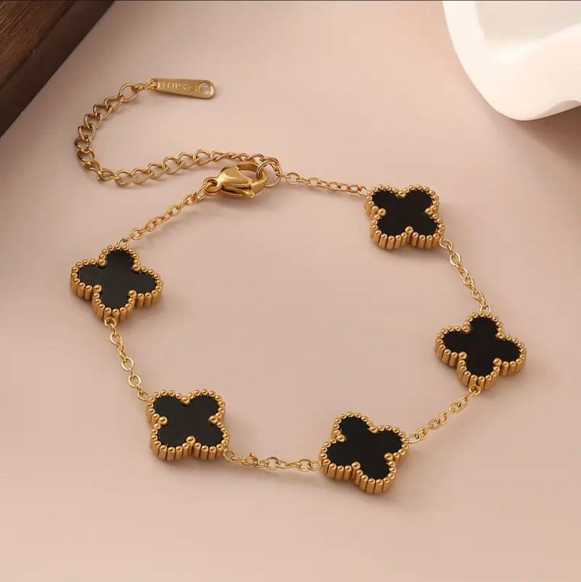 Pulsera VC trebol de Lujo en Oro 18k Laminado