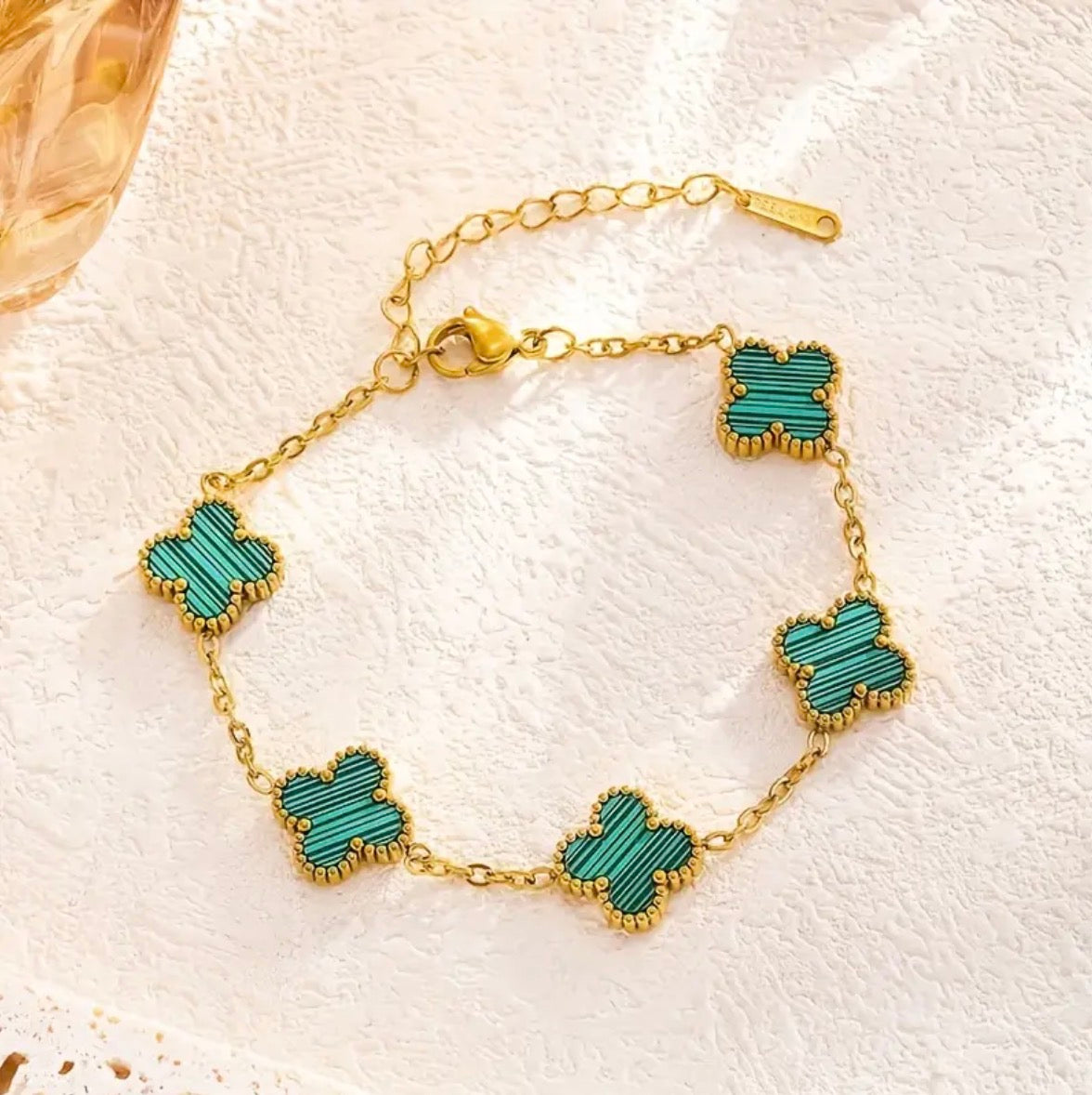 Pulsera VC trebol de Lujo en Oro 18k Laminado