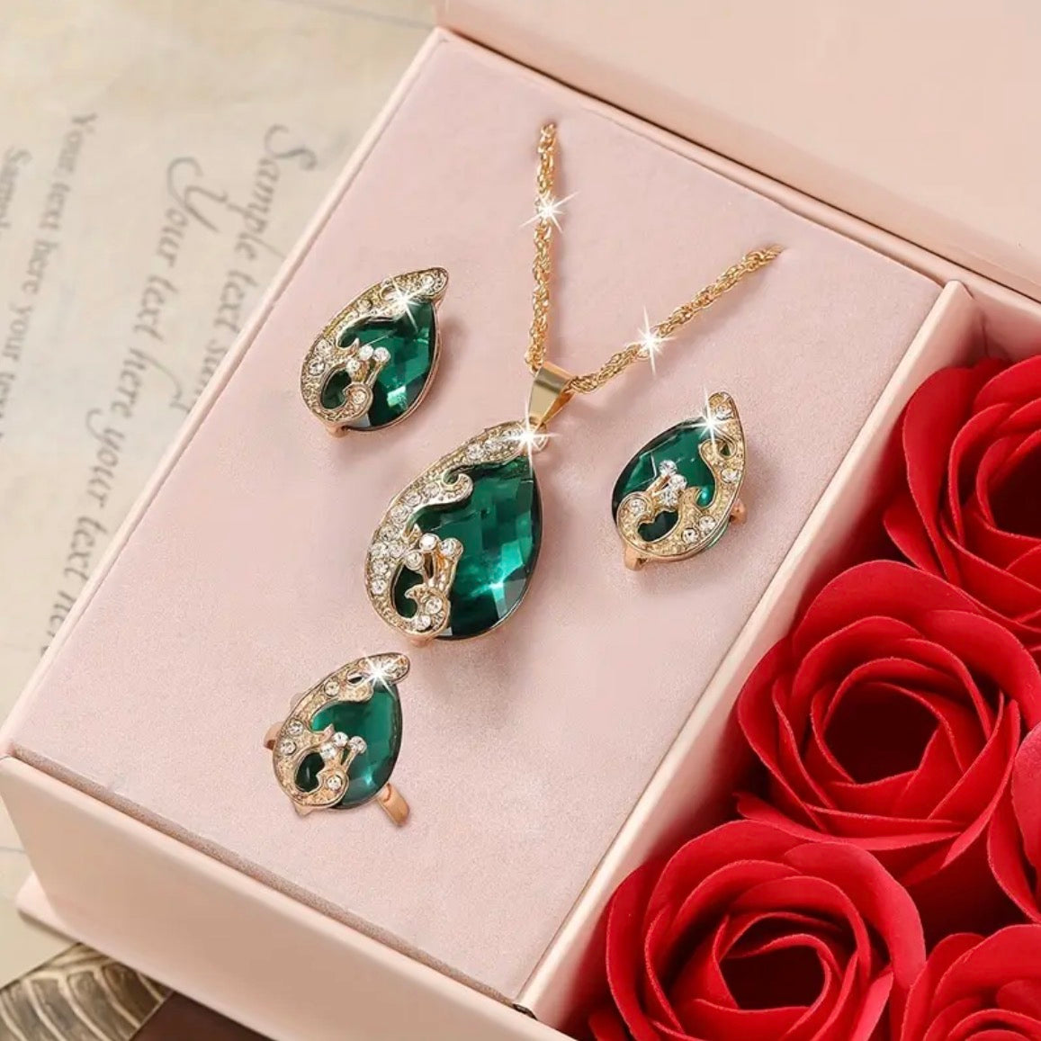 Conjunto Esmeralda Lágrima para DAMA en ORO 18K Laminado