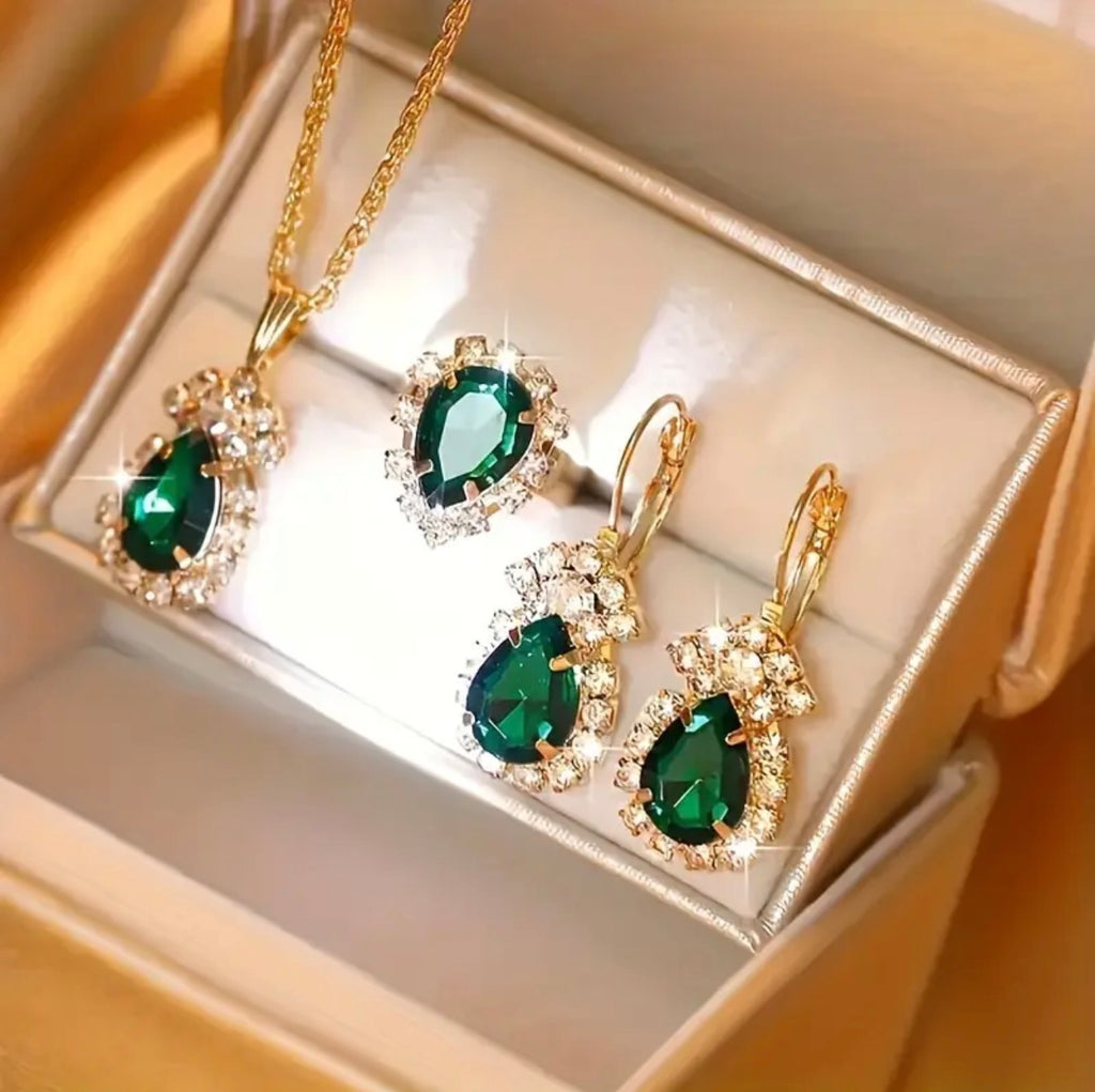 Juego 4 Piezas Collar, Aretes y Anillo en ORO 18K Laminado