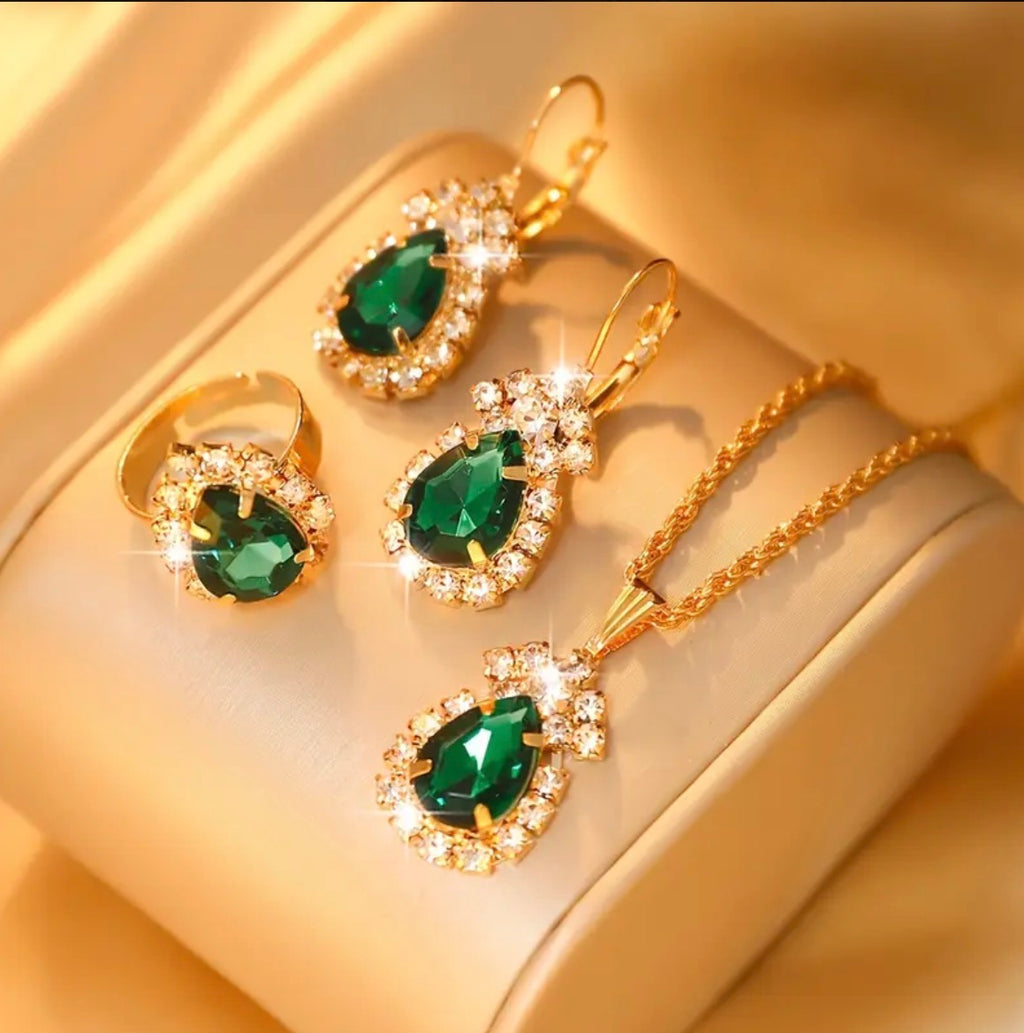 Juego 4 Piezas Collar, Aretes y Anillo en ORO 18K Laminado
