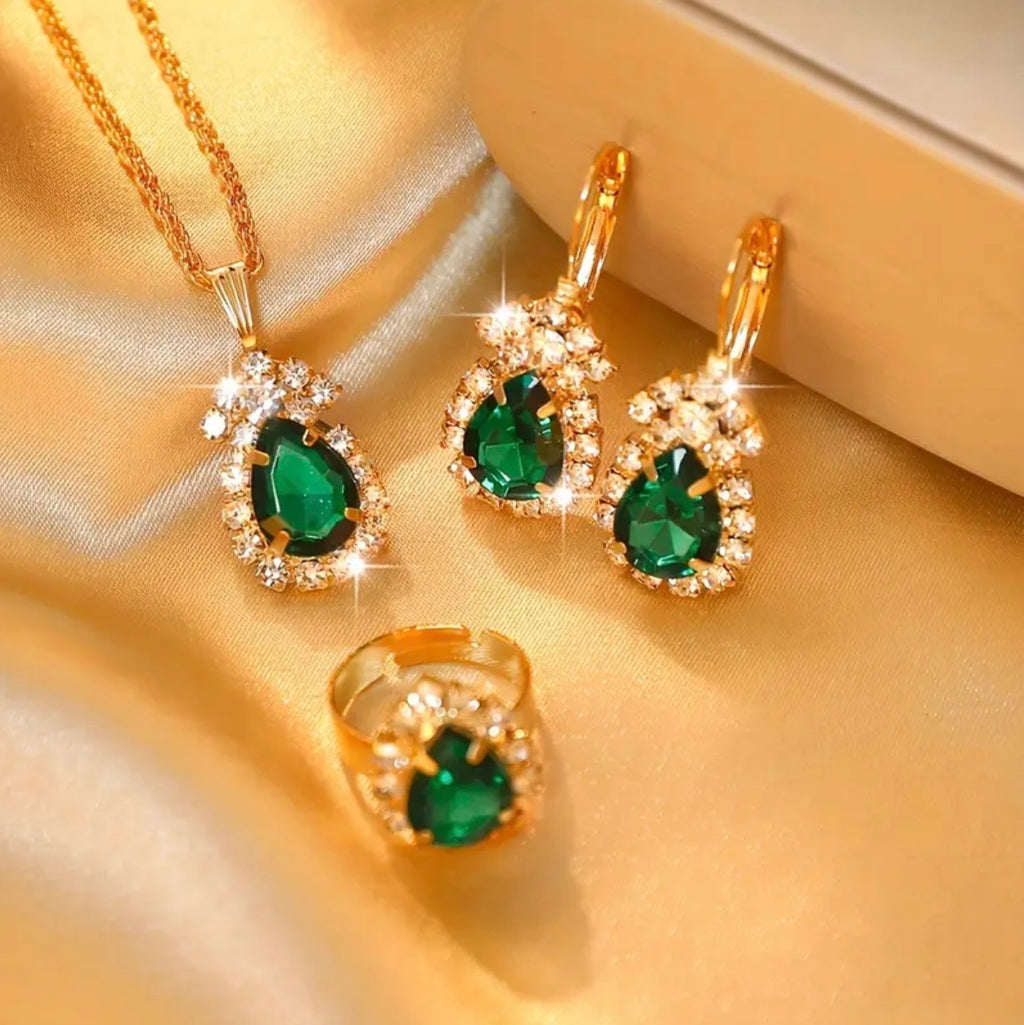 Juego 4 Piezas Collar, Aretes y Anillo en ORO 18K Laminado