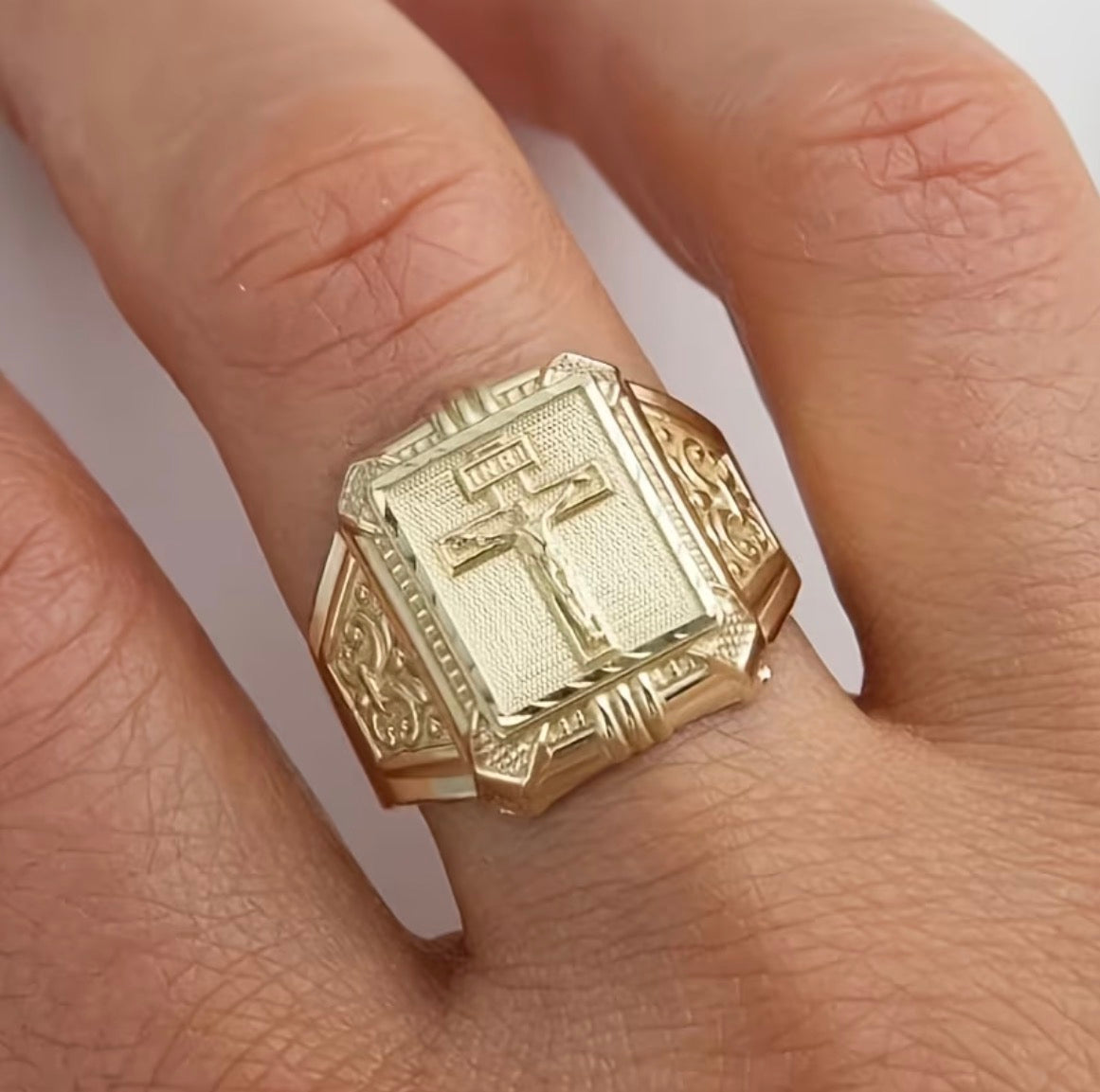 Anillo INRI en Oro 18K Laminado