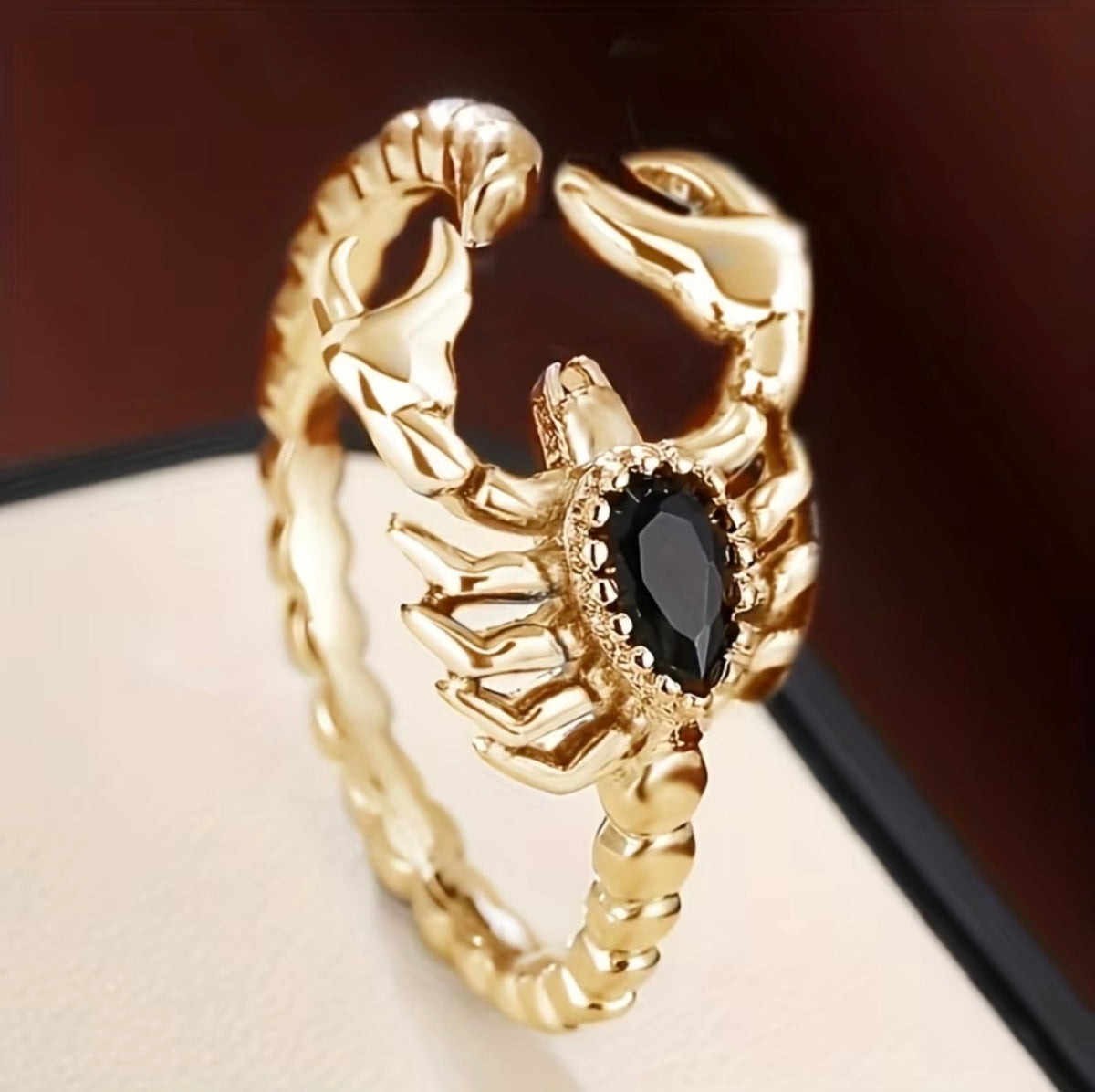 Anillo Escorpión Piedra ajustable en oro 18k Laminado